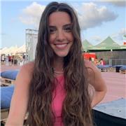 Doy clases particulares de Primaria. Trabajo como auditora, por lo que también doy clases particulares de economía hasta bachiller